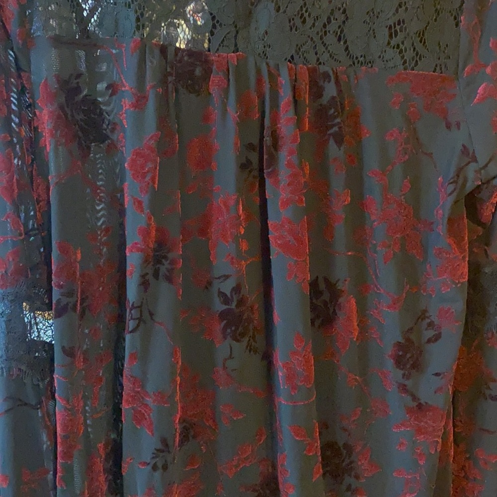 Floral blouse - Picture 3 of 5